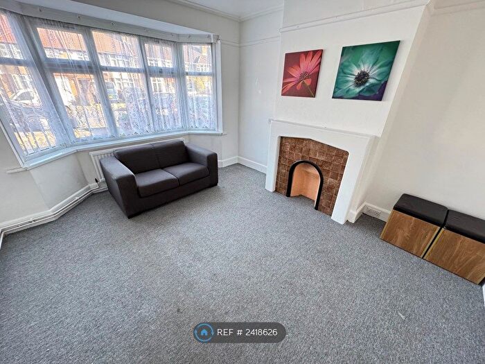 5 Bedroom Terraced House To Rent In Ash Grove, Hounslow, TW5