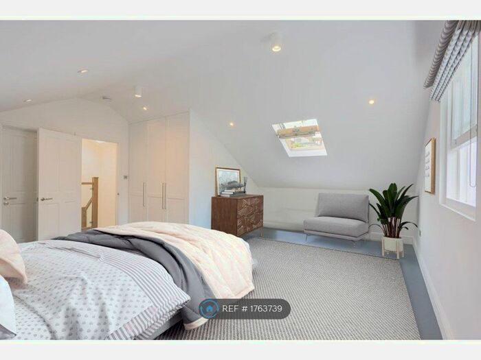 4 Bedroom Flat To Rent In Albert Mews, London, W8