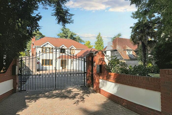 3 Bedroom Detached House For Sale In Golf Links Road, BH22