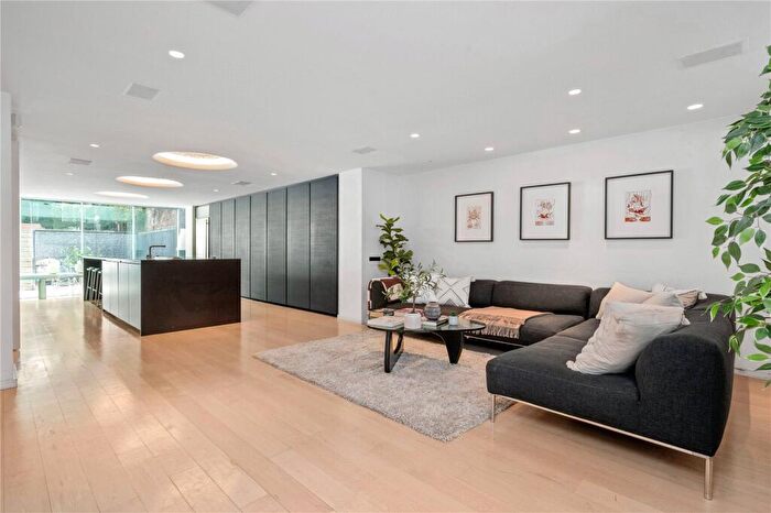 6 Bedroom Terraced House To Rent In Highbury Place, London, N5