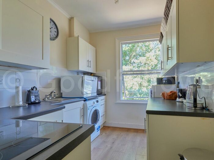 2 Bedroom Flat To Rent In Clyde Road, Wallington, Surrey, SM6