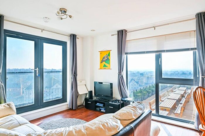 2 Bedroom Flat For Sale In Guildford Road, Woking, GU22