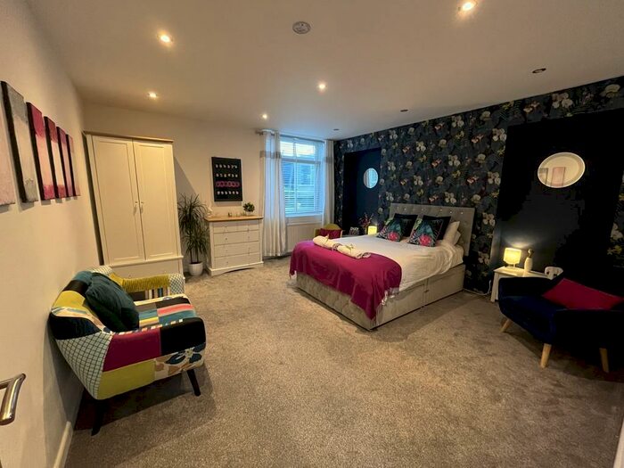 3 Bedroom Apartment To Rent In Clarence Parade, Southsea, PO5