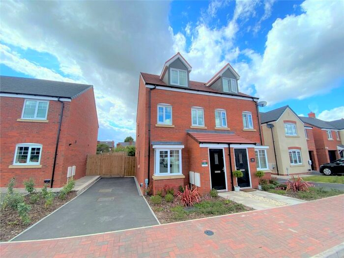 3 Bedroom Semi-Detached House To Rent In Longlands Avenue, Stourbridge, West Midlands, DY8