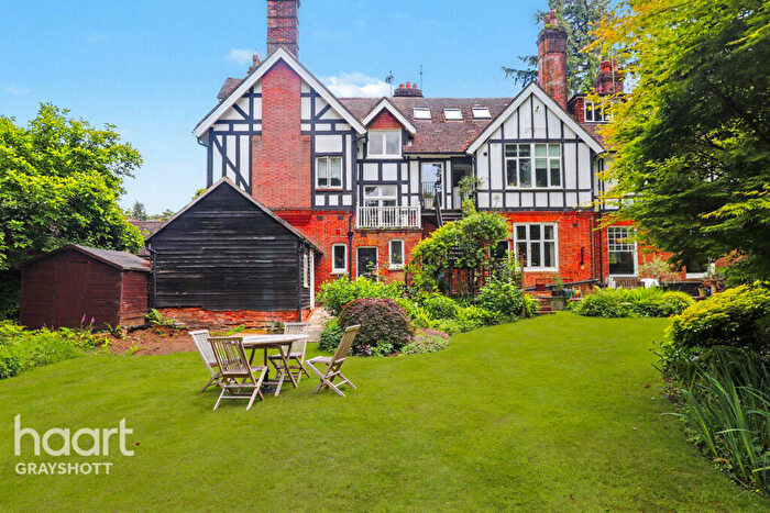 3 Bedroom Penthouse For Sale In Wheelside, Hindhead, GU26