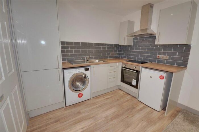 1 Bedroom Flat To Rent In King Charles Ii House, Headlands Lane, WF8