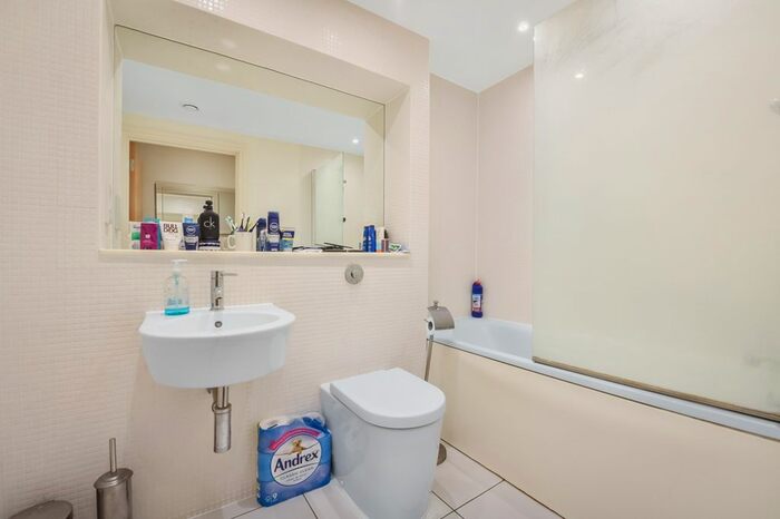 Studio To Rent In Lanterns Way, Canary Wharf E14