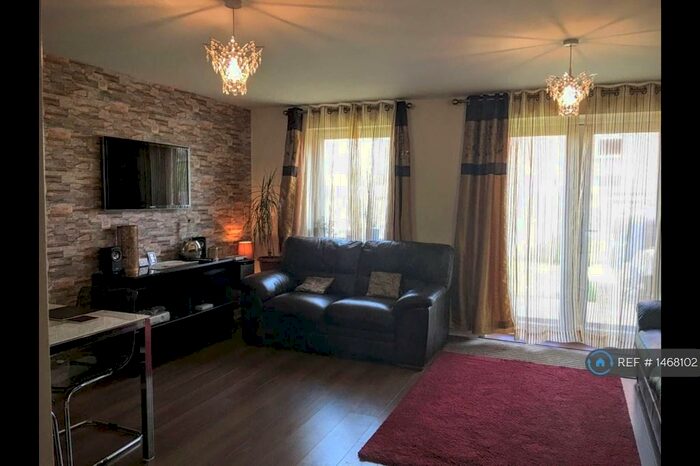 5 Bedroom End Of Terrace House To Rent In Vimy Drive, Dartford, DA1