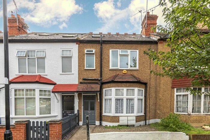 2 Bedroom Flat To Rent In Hollies Road, London, W5