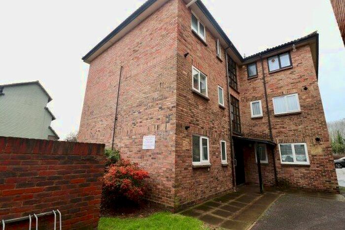1 Bedroom Flat To Rent In Littlebury Green, Basildon, SS13