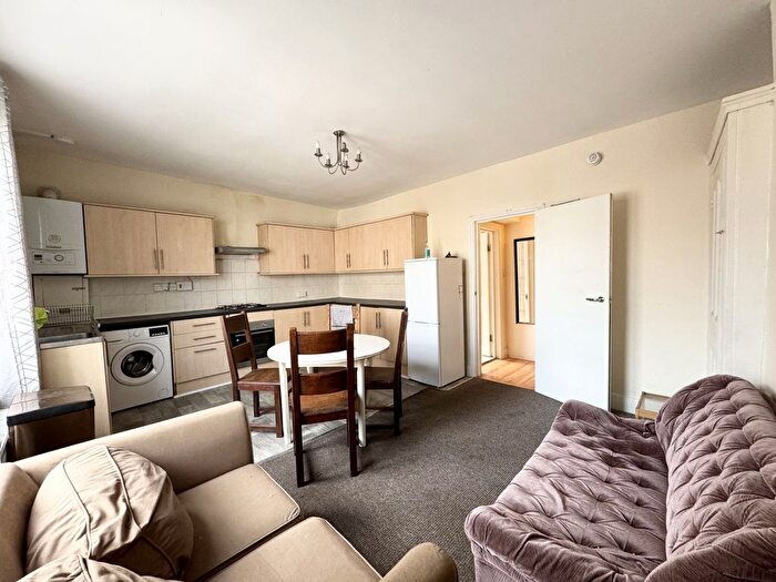 4 Bedroom Maisonette To Rent In Finchley Road, London, NW2