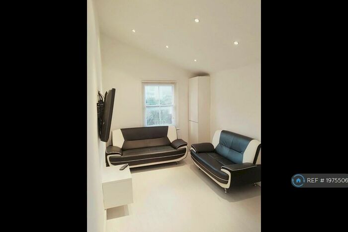 2 Bedroom Flat To Rent In Albert Road, London, E10