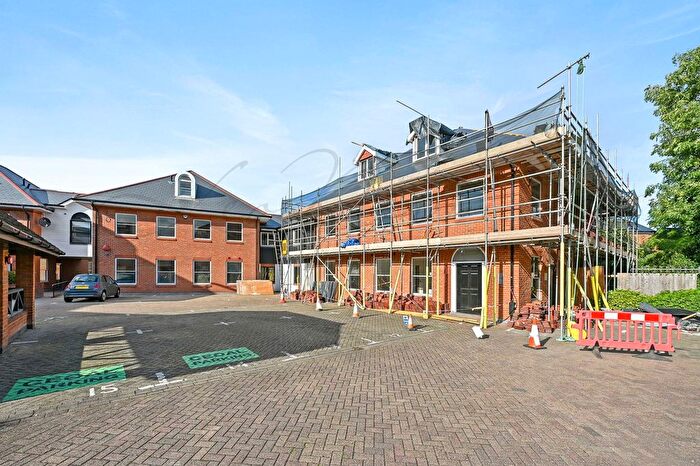 2 Bedroom Flat To Rent In Harvest Lane, Thames Ditton, KT7