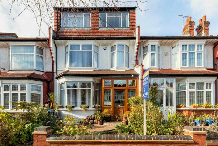 6 Bedroom Property To Rent In Caversham Avenue, Palmers Green, N13