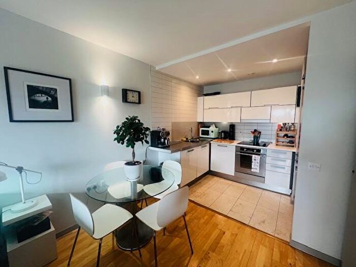 2 Bedroom Flat To Rent In Apt, Goulden Street, Manchester, M4