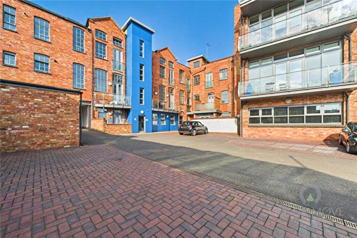 2 Bedroom Flat For Sale In Grove Road, Northampton, NN1