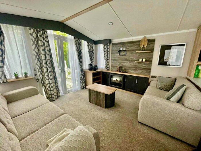 2 Bedroom Park Home For Sale In Hedley Wood Holiday Park, EX22