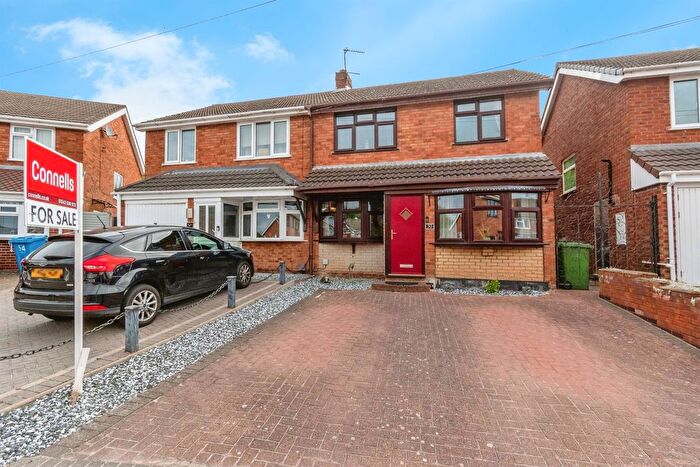 3 Bedroom Semi-Detached House For Sale In Bridge Avenue, Walsall, WS6