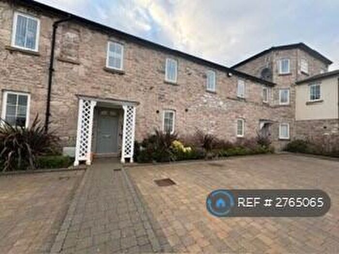 2 Bedroom Flat To Rent In Rhodfa Tegid, St. Asaph, LL17