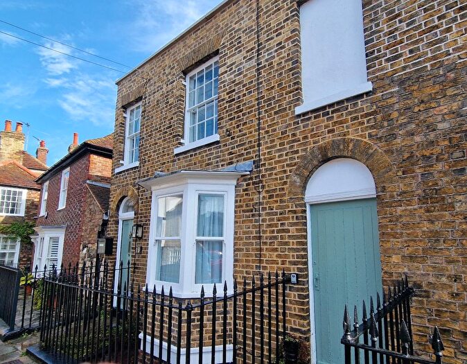 3 Bedroom Semi-Detached House To Rent In New Street, Sandwich, Kent, Kent, CT13