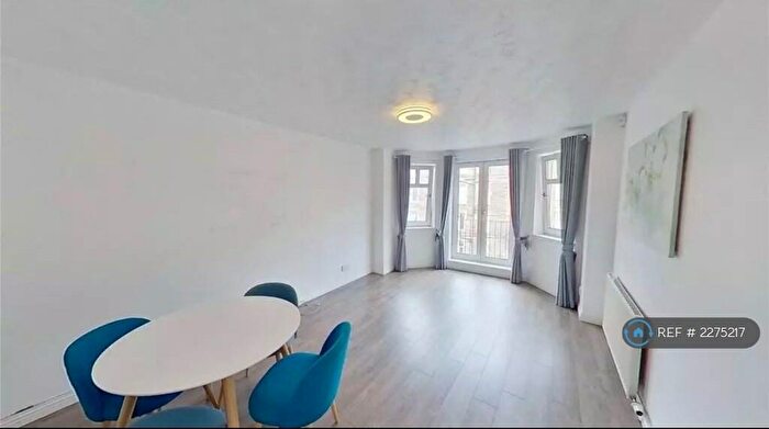 2 Bedroom Flat To Rent In Sinclair Gardens, Edinburgh, EH11