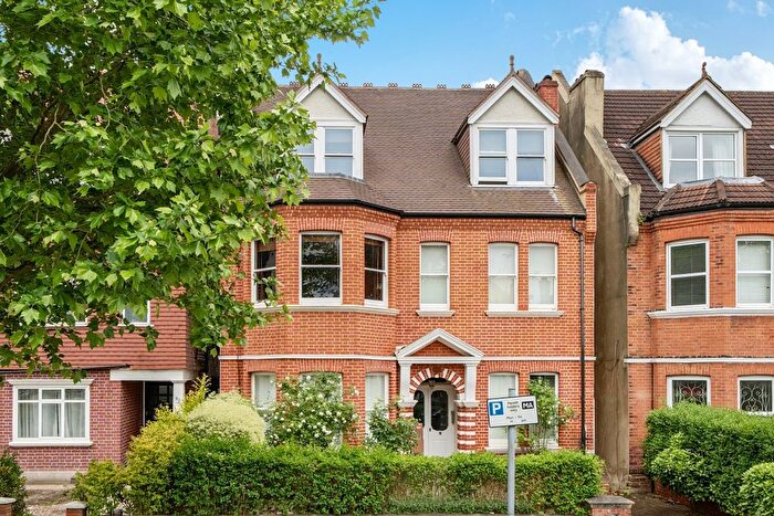 2 Bedroom Flat To Rent In Dartmouth Road, Mapesbury, London, NW2