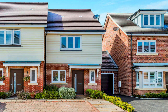 2 Bedroom End Of Terrace House To Rent In Edenbrook, GU51