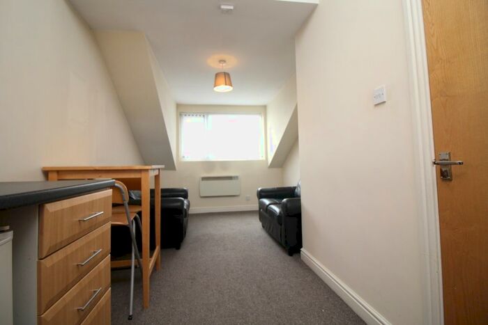 1 Bedroom Flat To Rent In Flat, Firth Road, Beeston, LS11