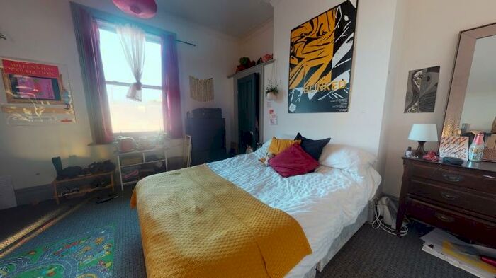 2 Bedroom Flat To Rent In Woodsley Road, Hyde Park, Leeds, LS3