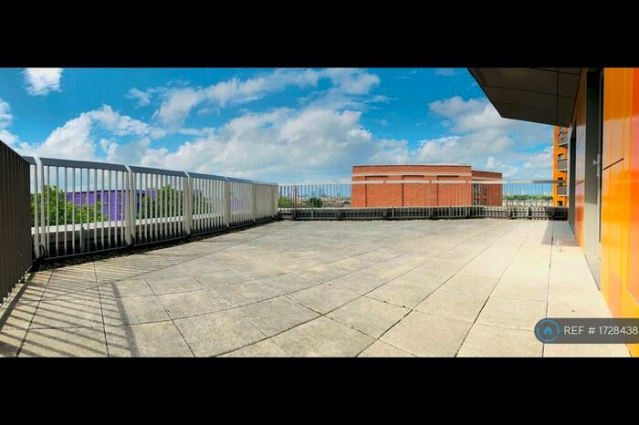 2 Bedroom Flat To Rent In Rathbone Market, Newham, London, E16