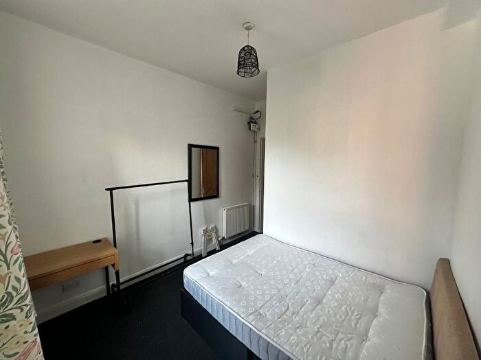 2 Bedroom Flat To Rent In Albert Road, Southside, Glasgow, G42