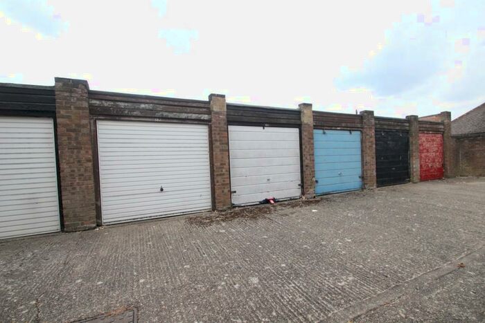 Garage / Parking To Rent In Highlands Road, Orpington, BR5