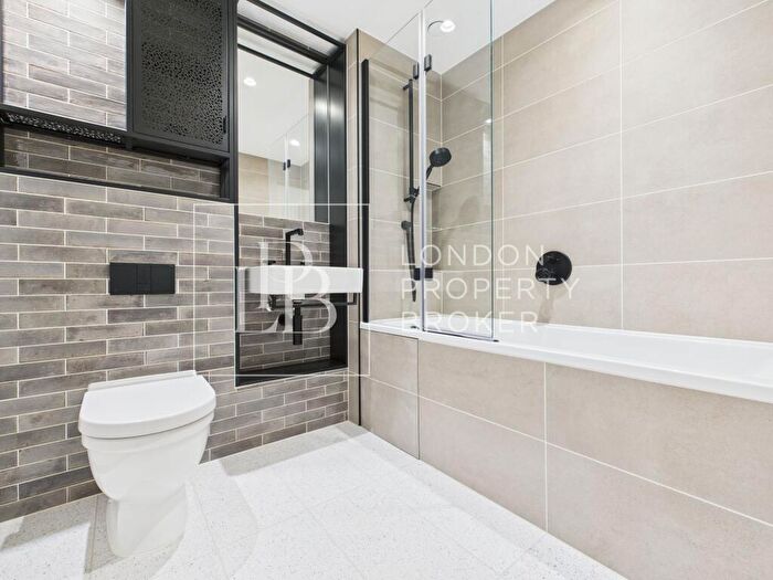 2 Bedroom Apartment To Rent In Barnacle House, Poplar Riverside, E14