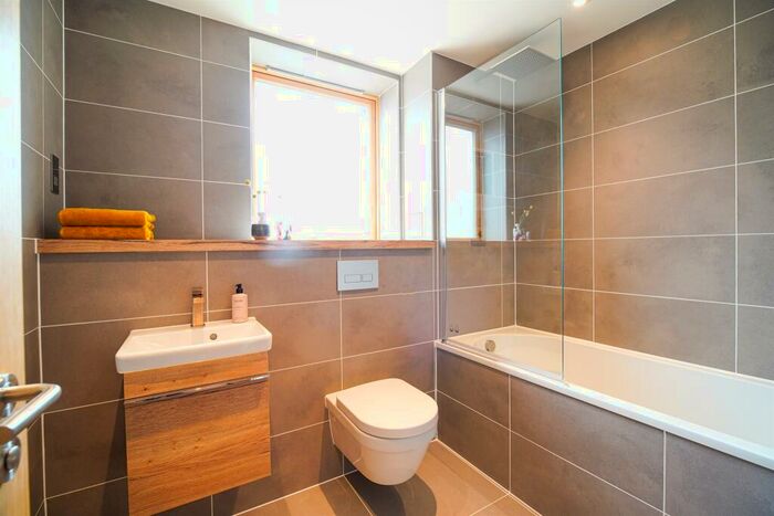 3 Bedroom Town House For Sale In David Street, Leeds, LS11