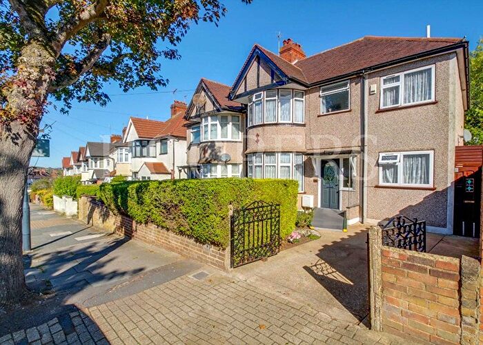 6 Bedroom Semi-Detached House For Sale In Randall Avenue, London, NW2