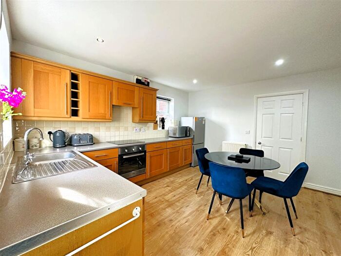 3 Bedroom End Of Terrace House For Sale In Sandfield Green, Market Weighton, YO43