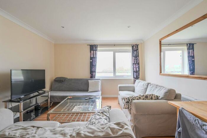2 Bedroom Flat To Rent In Ferguson Close, Isle Of Dogs, London, E14