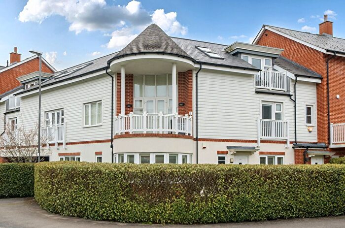 2 Bedroom Flat For Sale In Sierra Road, High Wycombe, Buckinghamshire, HP11
