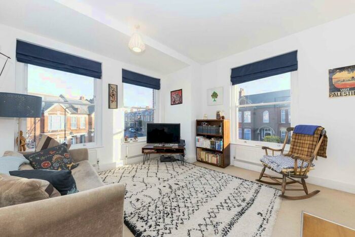 1 Bedroom Flat To Rent In Midmoor Road, Balham, SW12