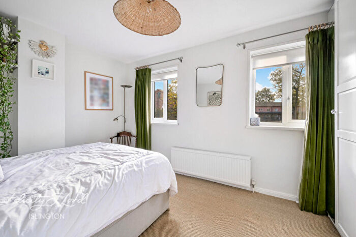 2 Bedroom Flat For Sale In Clephane Road, London, N1