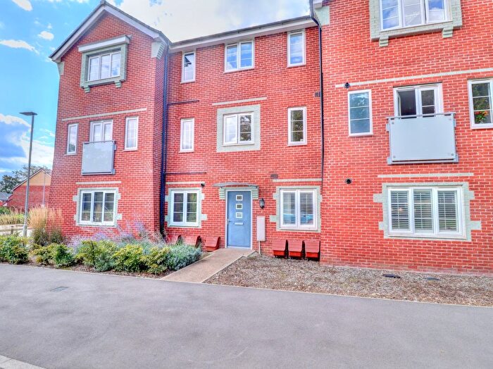 2 Bedroom Flat For Sale In Kennedy Avenue, High Wycombe, Buckinghamshire, HP11