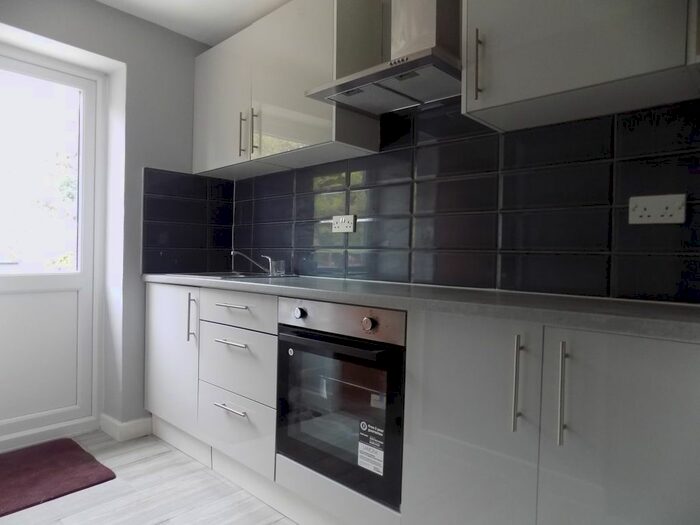 Terraced House To Rent In Boxtree Lane, Harrow, HA3