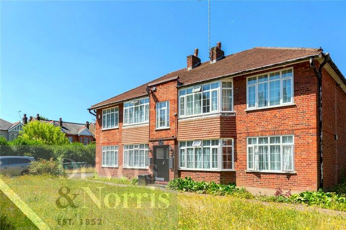 2 Bedroom Flat To Rent In Torrington Court, North Finchley, London, N12