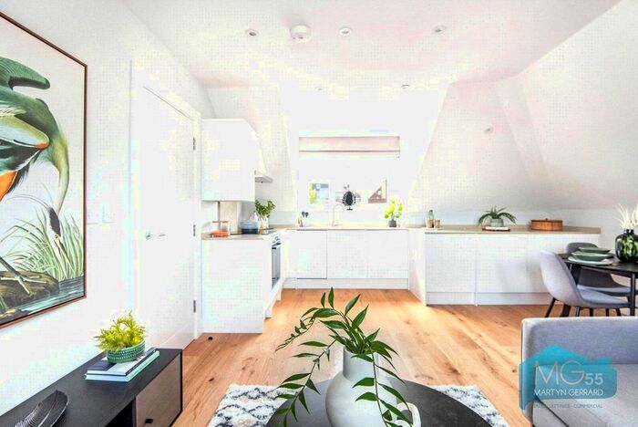 2 Bedroom Flat To Rent In Fairfield Close, North Finchley, London, N12