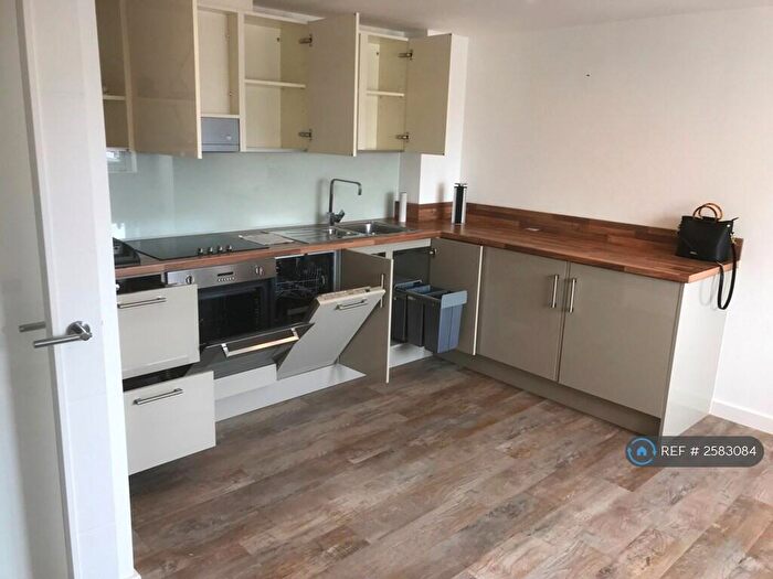 2 Bedroom Flat To Rent In Jansel Square, Aylesbury, HP21