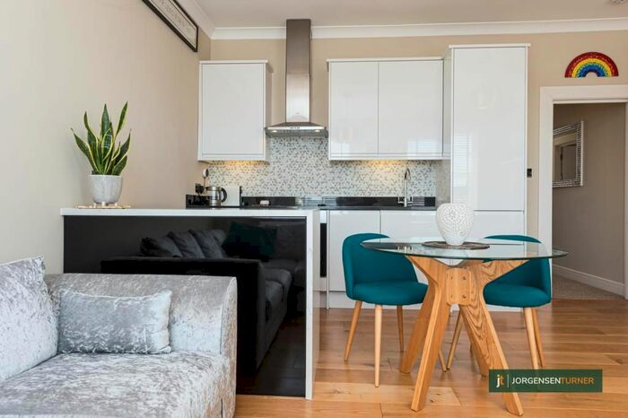 1 Bedroom Flat To Rent In Uxbridge Road, Shepherds Bush, London, W12