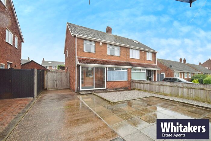 3 Bedroom Semi-Detached House To Rent In Minster Close, Hull, HU8