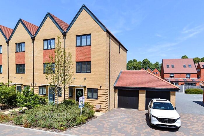 4 Bedroom End Of Terrace House For Sale In Gardenia Road, Langley, Maidstone, Kent, ME17