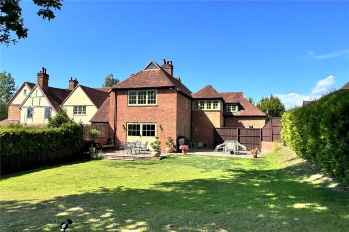 3 Bedroom Semi-Detached House To Rent In Denham Lane, Chalfont St. Peter, Gerrards Cross, Buckinghamshire, SL9