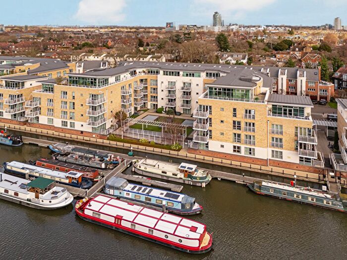 1 Bedroom Flat For Sale In Moorings House, Tallow Road, Brentford, TW8